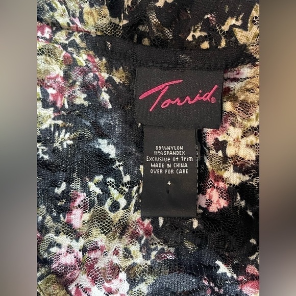 VTG Torrid Y2K Lace Blouse, romantic, feminine, date night, plus Size 4 - - Picture 6 of 7